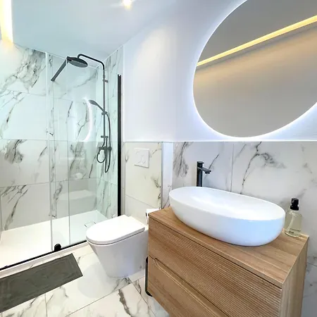 Bright Penthouse With Large Sunny Terrace Appartement *