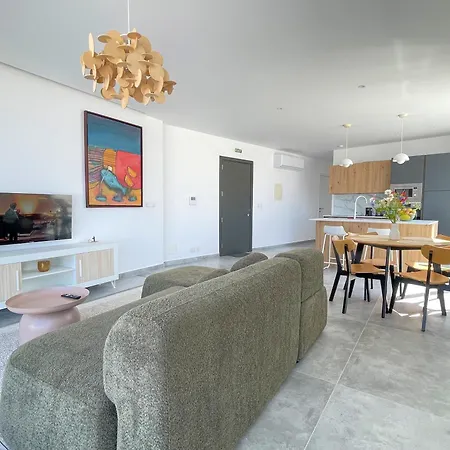 Bright Penthouse With Large Sunny Terrace * Bahar ic-Caghaq